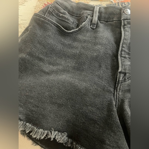 Good American Good Curve High Rise Stretch Denim Shorts Size 12 / 28 - Picture 6 of 14
